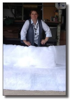 Aquí ves el frente de la nevada - huata en el piso con la pared chiquita de "nieve" como una nevada para el escenario.